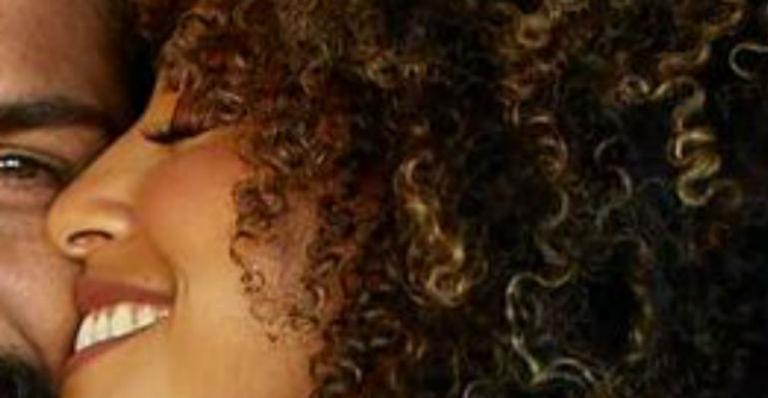 Sheron Menezzes celebra aniversário do maridão com declaração curiosa: “Mas aí apareceu o Shrek”