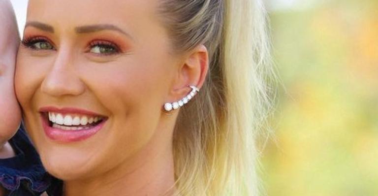Ana Paula Siebert mostra momento de chamego com a herdeira e look chiquérrimo impressiona