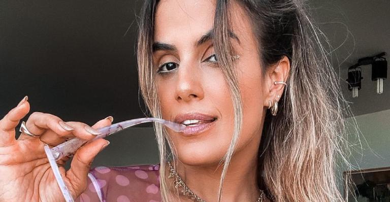 Ex-BBB Carol Peixinho sensualiza de blusa transparente e esquenta a web: ”Gatíssima”