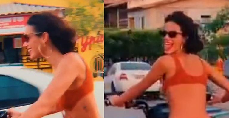 Que espetáculo! Bruna Marquezine é flagrada dirigindo triciclo só de biquíni e causa comoção no Ceará