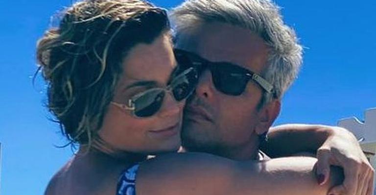 Flávia Alessandra e Otaviano Costa protagonizam momento de romance na praia: “Casal mais lindo”