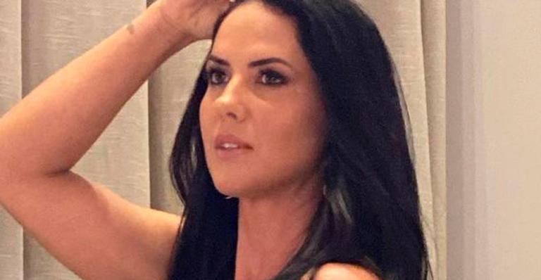 Graciele Lacerda posa com microvestido e bolsa de luxo para noitada com Zezé di Camargo: “Radiante”