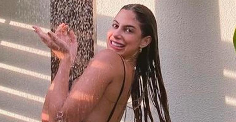 Ex-BBB Mari Gonzalez exibe corpão e bumbum poderoso ao tomar ducha ao ar livre: “Subiu a temperatura”