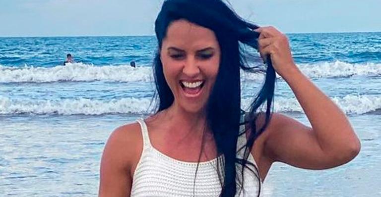 Noiva de Zezé di Camargo, Graciele Lacerda pula ondas em dia de praia e pernões roubam a cena: “Linda”