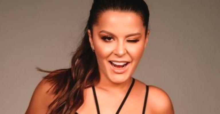 Maraisa surpreende com top recortado e mostra gominhos da barriga esculpida: “Simplesmente maravilhosa”