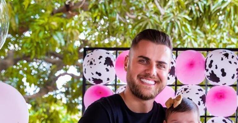 Zé Neto celebra aniversário de cinco meses da herdeira com festa intimista: ”Nossa ‘goda”’