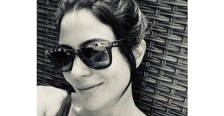 Carol Castro renova bronzeado e ostenta boa forma em clique de maiô: ”Linda”