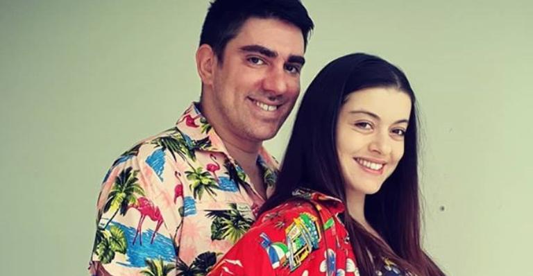Esposa de Marcelo Adnet mostra barrigão gigantesco e o quartinho da primeira herdeira: ”Fofura!”