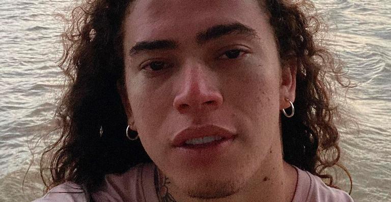 Whindersson Nunes arranca risos de seguidores ao ironizar semelhança com Vitão: “Muito previsíveis”
