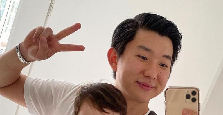 Tal pai, tal filho! Ex-BBB Pyong Lee combina looks com o herdeiro e fofura rouba a cena