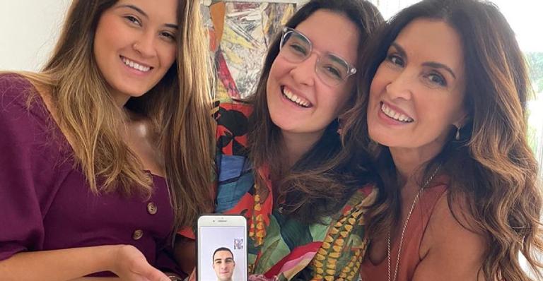 Fátima Bernardes celebra aniversário dos trigêmeos com chamada de vídeo: ”Me completam”