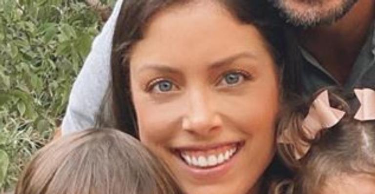 Mãe de gêmeas, Fabiana Justus posta raro clique de biquíni nas Maldivas e coleciona suspiros