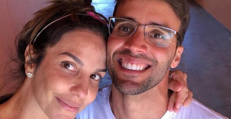 Em momento raro, marido de Ivete Sangalo posa com as filhas gêmeas nos braços: “É muito amor”