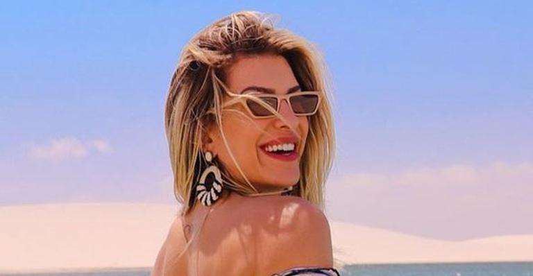 Bumbum de Lore Improta rouba a cena durante mergulho no mar em clique de biquíni: “Felicidade”