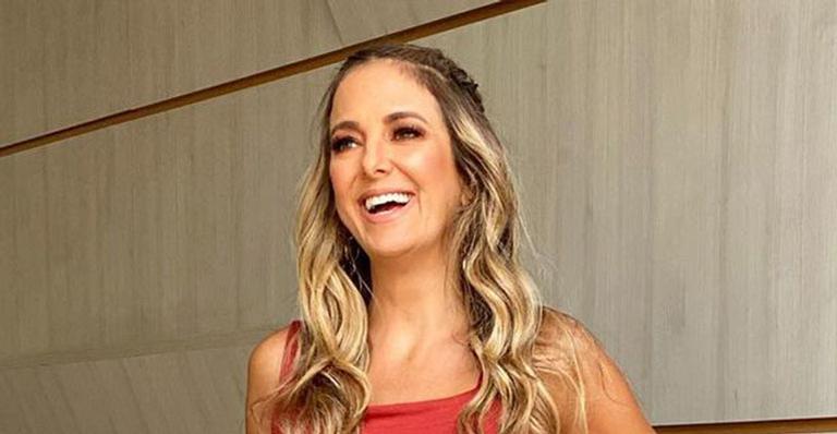 Ticiane Pinheiro surge deslumbrante ao apresentar programa de TV com vestido baratinho: “Exemplo”