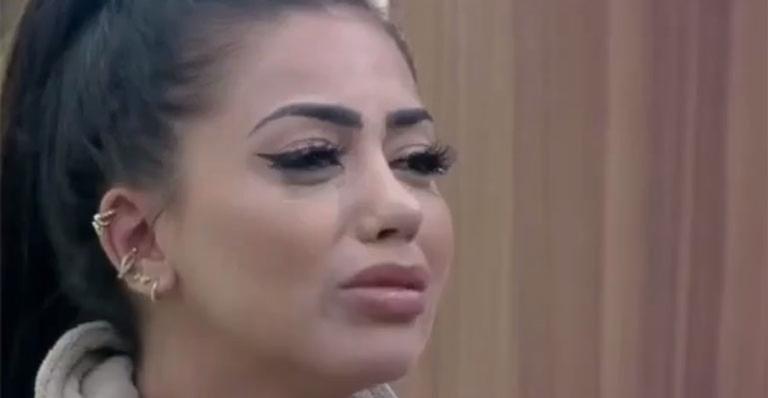 Pai de MC Mirella passa mal e é levado às pressas para o hospital: “Momento complicado”