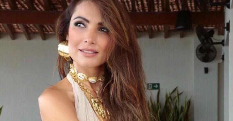 Uau! De vestido curtinho, Patricia Poeta deixa pernões torneados à mostra e arranca suspiros