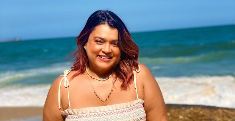 Em dia de praia, Preta Gil afirma ter medo de água fria: ”Amo mesmo assim”