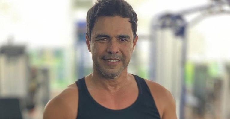 Aos 58 anos, Zezé Di Camargo deixa em evidência braço musculoso: “Olha o ‘muque'”