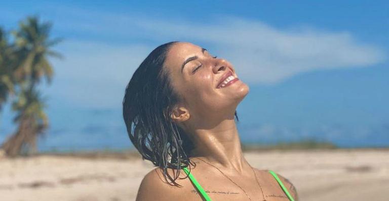 Ex-BBB Bianca Andrade surpreende ao ostentar shape saradíssimo com biquíni neon: “Esse corpo é meu sonho”