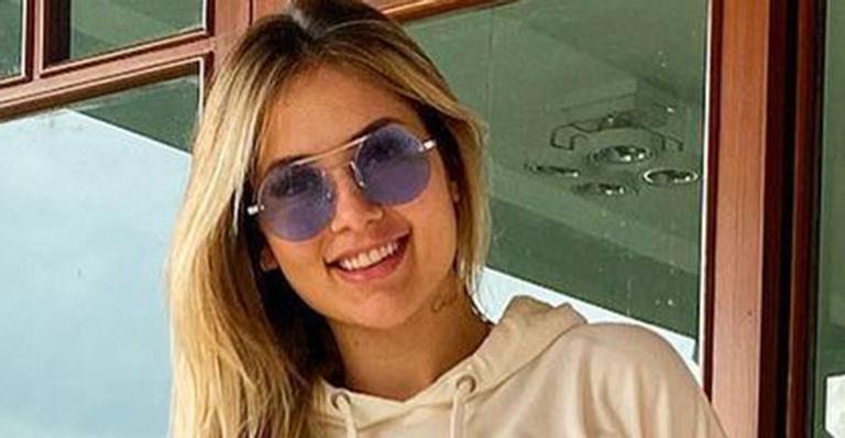 Grávida, namorada de Zé Felipe posa de cropped e exibe barriga trincada: “Cadê o bebê?”