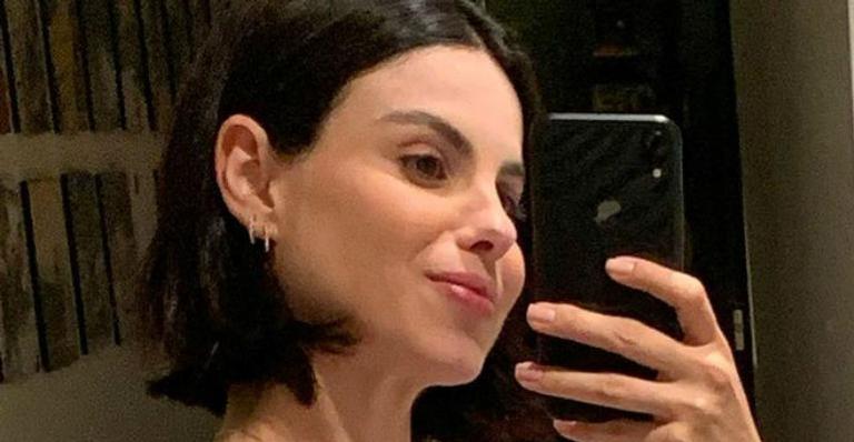 Na reta final da gravidez, Sthefany Brito exibe barrigão usando vestido listrado: “Entrei para estatística”