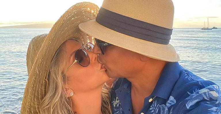 Carla Perez dá beijão em Xanddy e faz relato sincero do casamento: “Já passamos por altos e baixos”