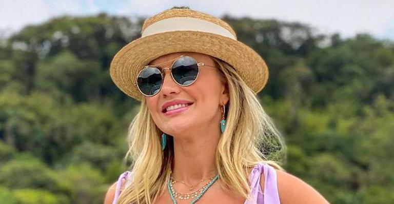 Esposa de Roberto Justus elege vestido curtinho e exibe corpão em passeio de iate: “Um espetáculo”