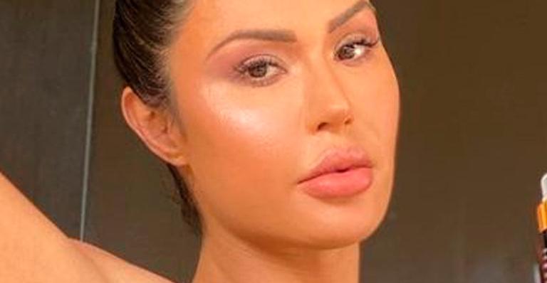 Irmã gata de Gracyanne Barbosa sensualiza com biquíni cavadíssimo e ostenta corpão: “Perfeita”