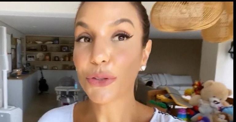 Ivete Sangalo não se contém e mostra uma de suas gêmeas vestida de princesa: “Como ela cresceu”
