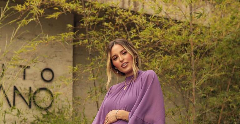 À espera do primeiro herdeiro com Lucas Lucco, Lorena Carvalho exibe barrigão