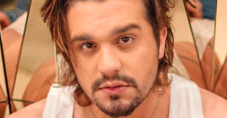 Luan Santana curte a solteirice em viagem no México e posa sem camisa