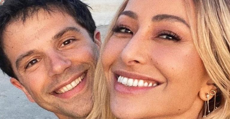 Na praia, Sabrina Sato aproveita viagem romântica ao lado do maridão: “Selfie do amor”
