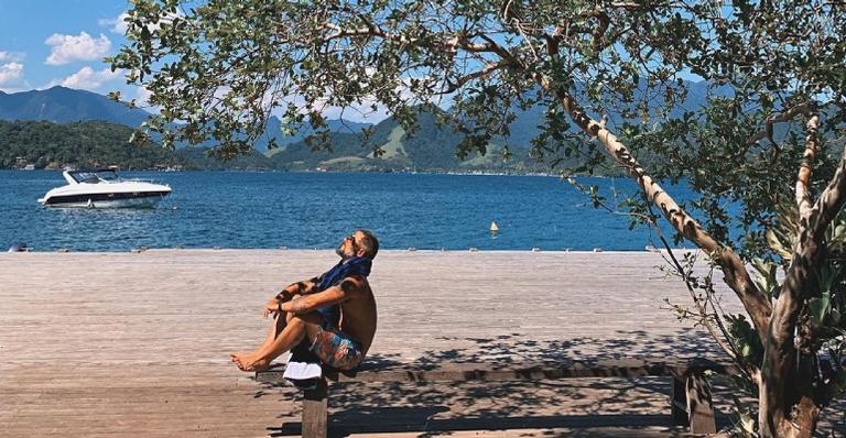 Bruno Gagliasso celebra férias em família: ”Delícia estar com quem amamos”