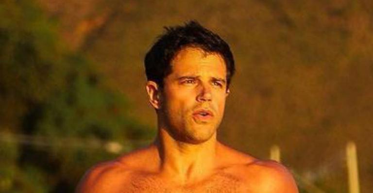 Duda Nagle exibe físico sarado enquanto corre na beira do mar: “Corpo moreno da cor do pecado”