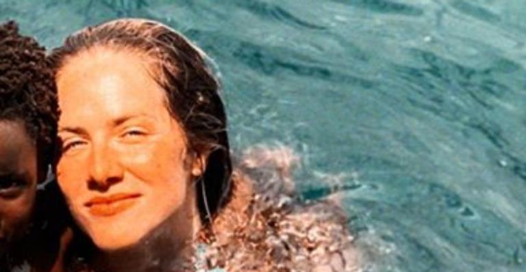 Giovanna Ewbank curte banho de mar junto do herdeiro durante viagem paradisíaca