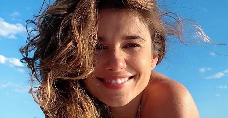 Paula Fernandes surge de biquíni na piscina imensa de sua fazenda e exibe costelas marcadas: “Espetáculo”