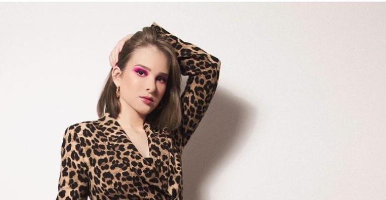 Sammy Lee surge com vestido colado ao corpo e arranca suspiros dos seguidores