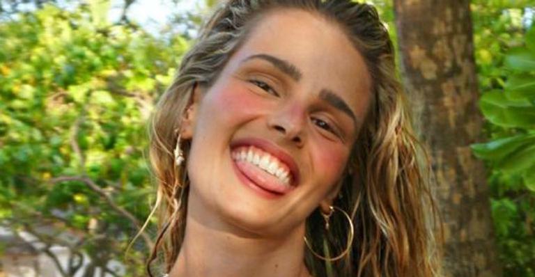 Yasmin Brunet ostenta beleza exuberante em clique de biquíni: “Musa de qualquer estação”