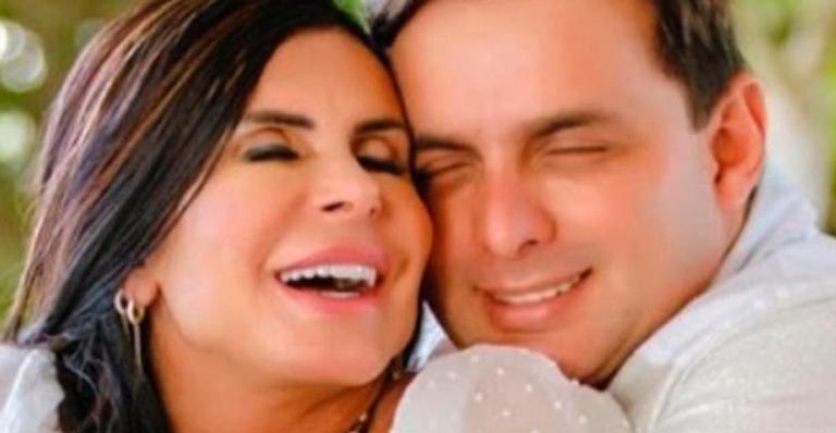 Marido de Gretchen tatua rosto da cantora no braço e ela se emociona: “Sensibilidade sem tamanho”