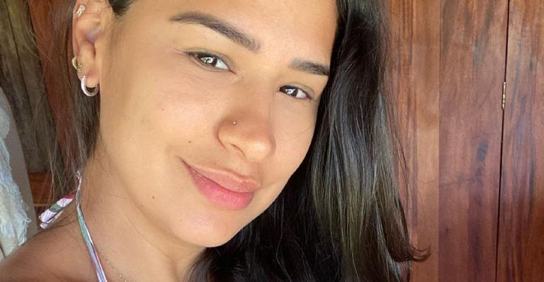 Que barrigão! Simone mata a curiosidade dos fãs e divide raro clique de biquíni na segunda gravidez