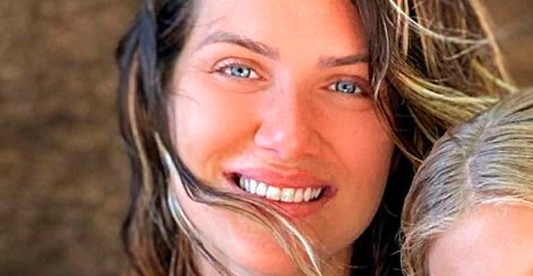 Giovanna Ewbank posa ao lado de Titi em viagem de família e seguidores se impressionam: “Tá uma moça”