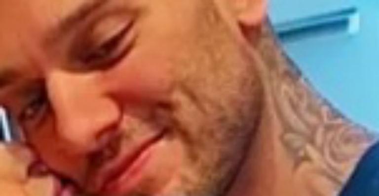 Lucas Lucco ganha beijo apaixonado de Lorena Carvalho que exibe barriguinha de grávida: “Não aguento”