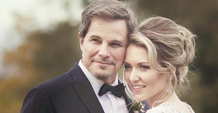 Que Amor! Edson Celulari celebra três anos de casamento com Karin Roepke: “Cheia de carinho e amor”