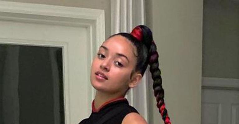 Filha de Xanddy e Carla Perez surge em clique sexy e polêmico com o namorado: “Que ousadia”
