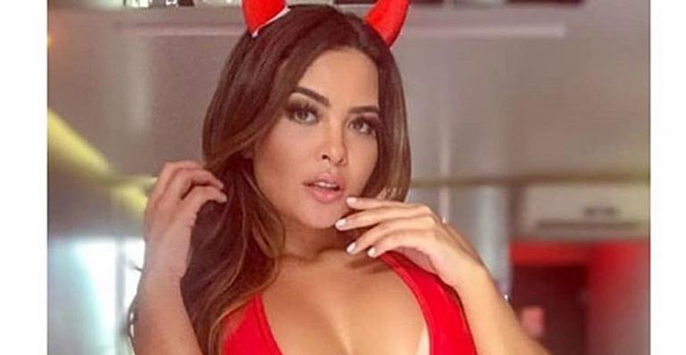 Geisy Arruda vira diabinha, mas virilha fica exposta em body cavadíssimo: “Consegui ver tudo”