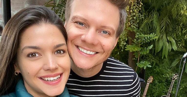 Thais Fersoza aproveita noite a dois ao lado de Michel Teló e dispara: “Travessuras mais tarde”
