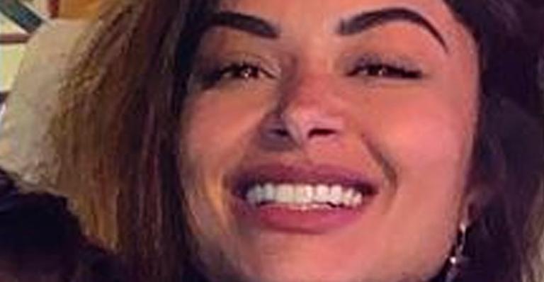 Aline Riscado posa em clique raro com o filho de nove anos e seguidores cravam: “É a sua cara”
