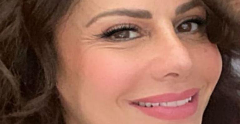 Apaixonada, Viviane Araujo mostra romance nas redes ao posar grudada no namorado: “Parabéns por esse amor”