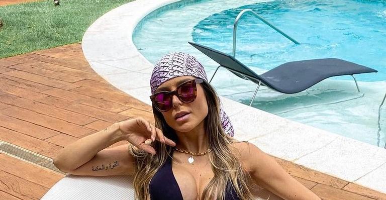 Um mês após dar à luz, Flávia Viana exibe barriga chapada e web reage: “Como pode?”